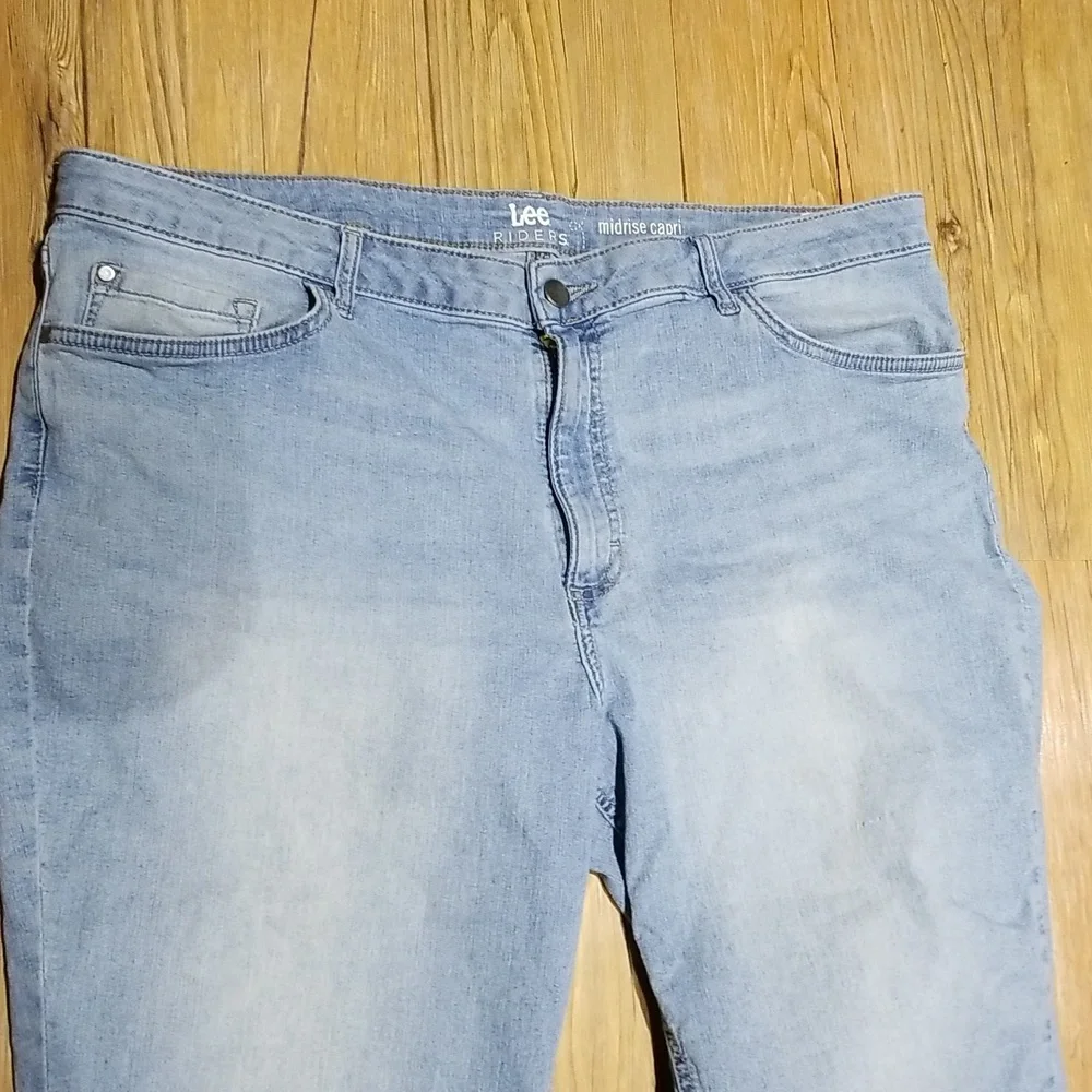 Mid Rise capri sz 20W - Picture 3 of 5